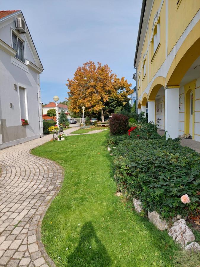 City Corner Thermal Mosonmagyaróvár Exterior foto